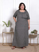 Black Floral Plus Size Nightgown – Comfortable Sleepwear for Women