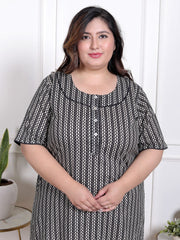 Black Floral Plus Size Nightgown – Comfortable Sleepwear for Women