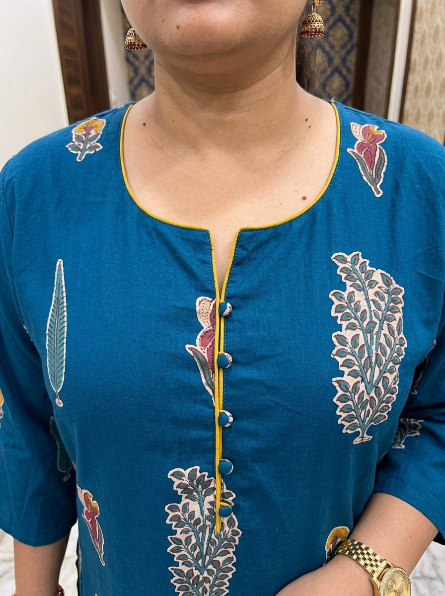 Plus Size Blue Cotton Floral Print Straight Kurta-100123