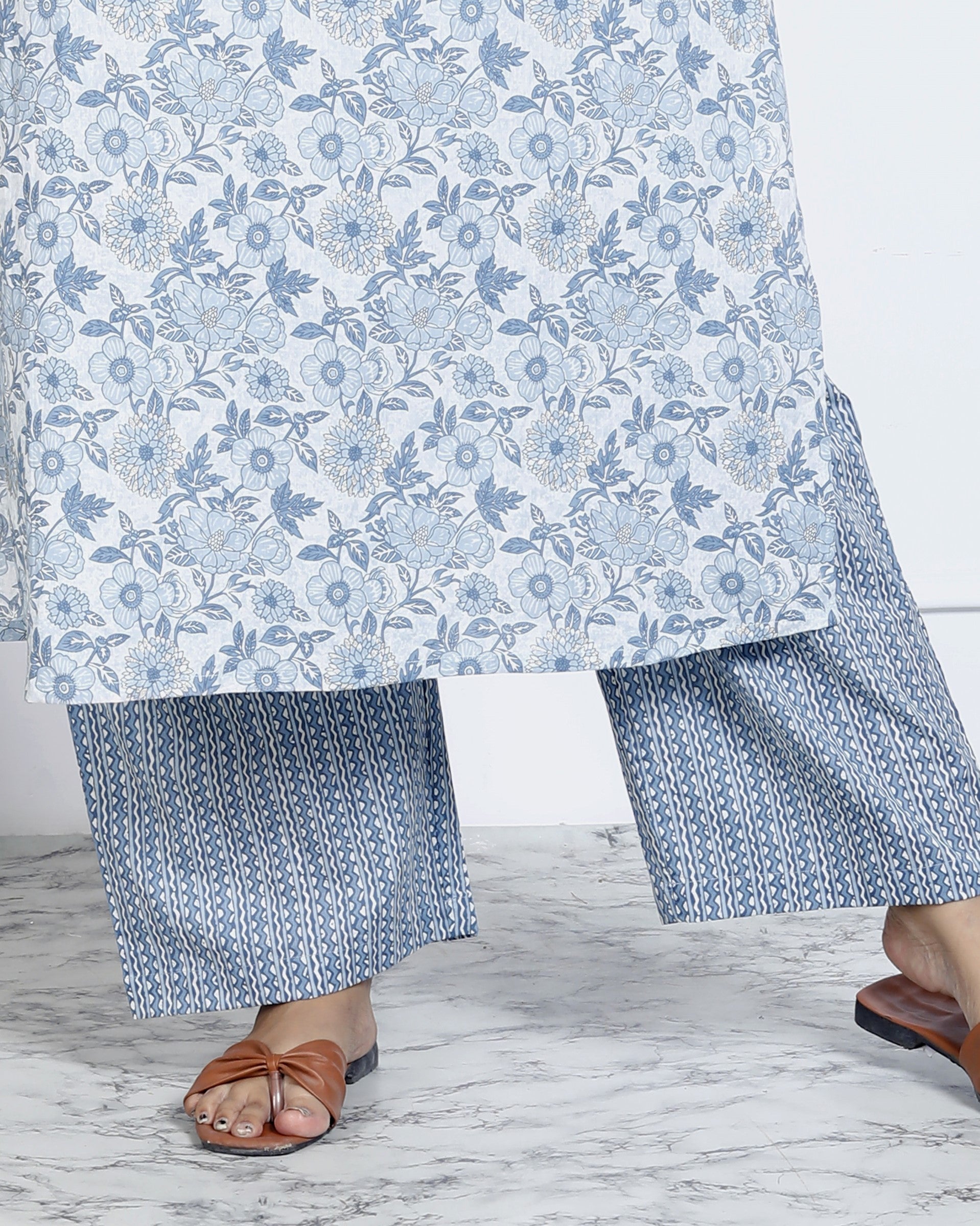 Plus Size Grey Cotton Printed Kurta Pant Set with Dupatta-200044