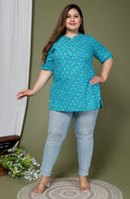 Plus Size Blue Cotton Floral Print Short Kurta-300663