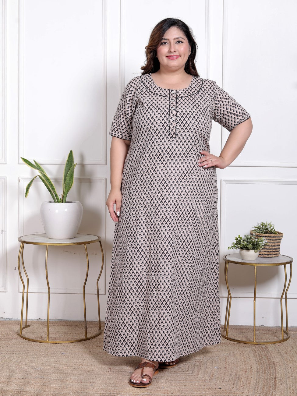 Black Floral Plus Size Nightgown – Comfortable Sleepwear for Women Secondary image