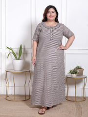 Black Floral Plus Size Nightgown – Comfortable Sleepwear for Women